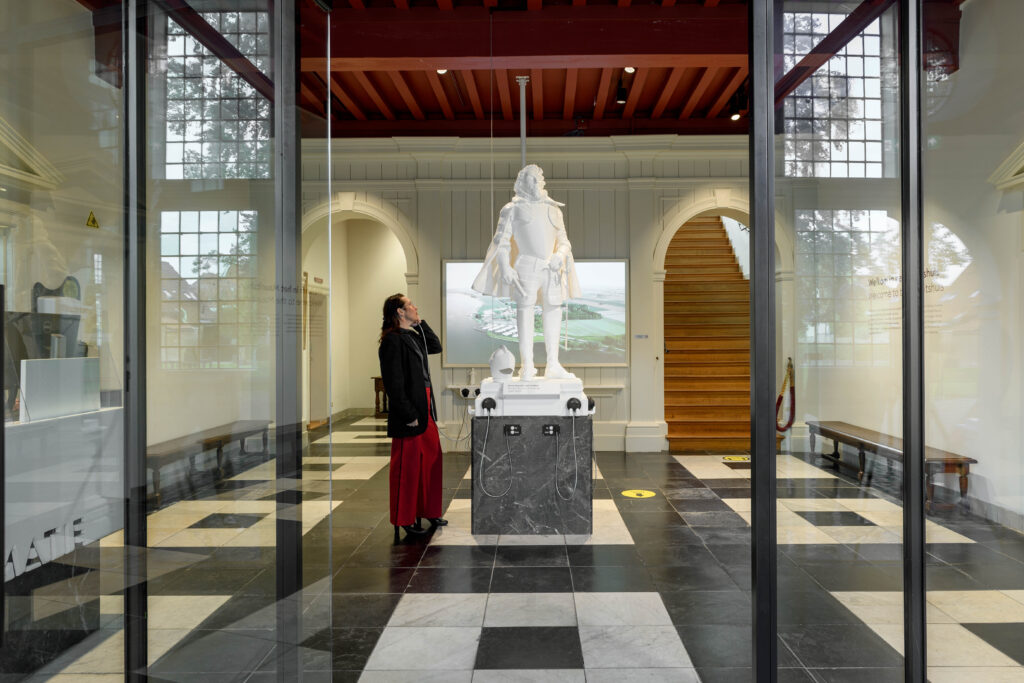 Prins Maurtis Statue at the entrace of Maurithuis Willemstad Museum