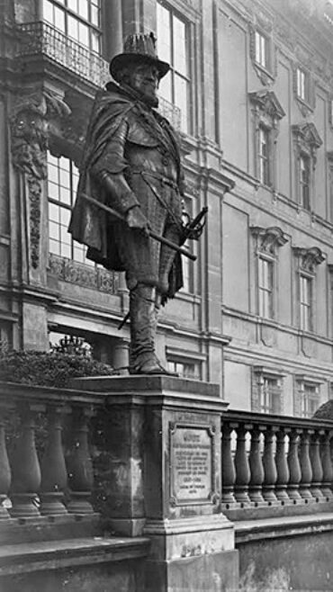 Refererence Photo Prins Maurtis Statue in Berlin 2